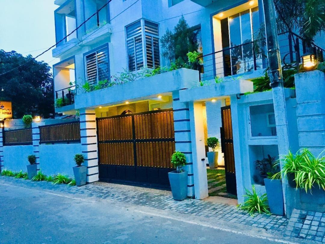 8 Plus Motels Negombo Exterior foto
