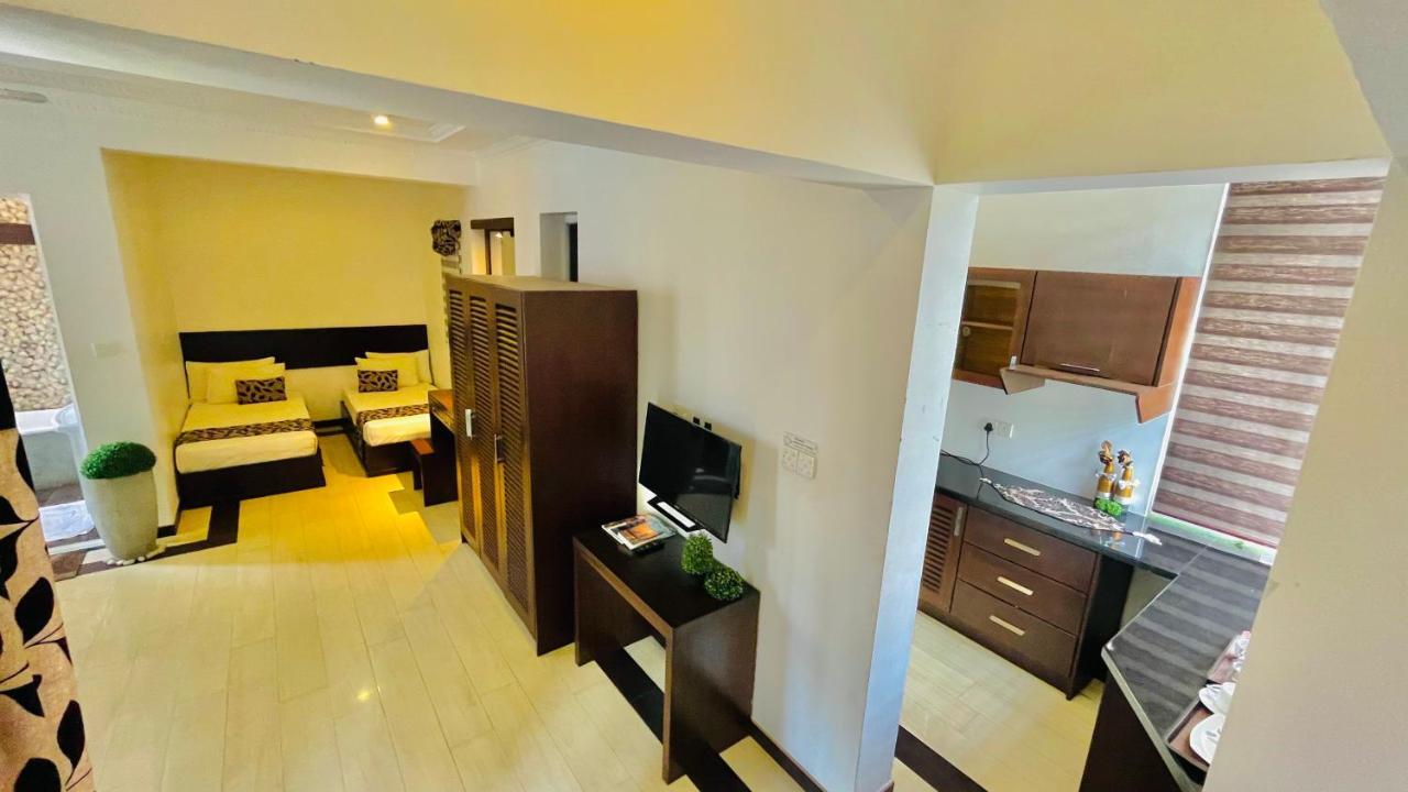 8 Plus Motels Negombo Exterior foto